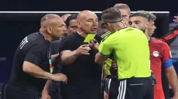 فيفا يستبعد حكم مباراة مصر والأرجنتين من إدارة بقية مباريات كأس العالم